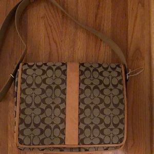 Coach Signature Messenger Crossbody Shoulder Bag